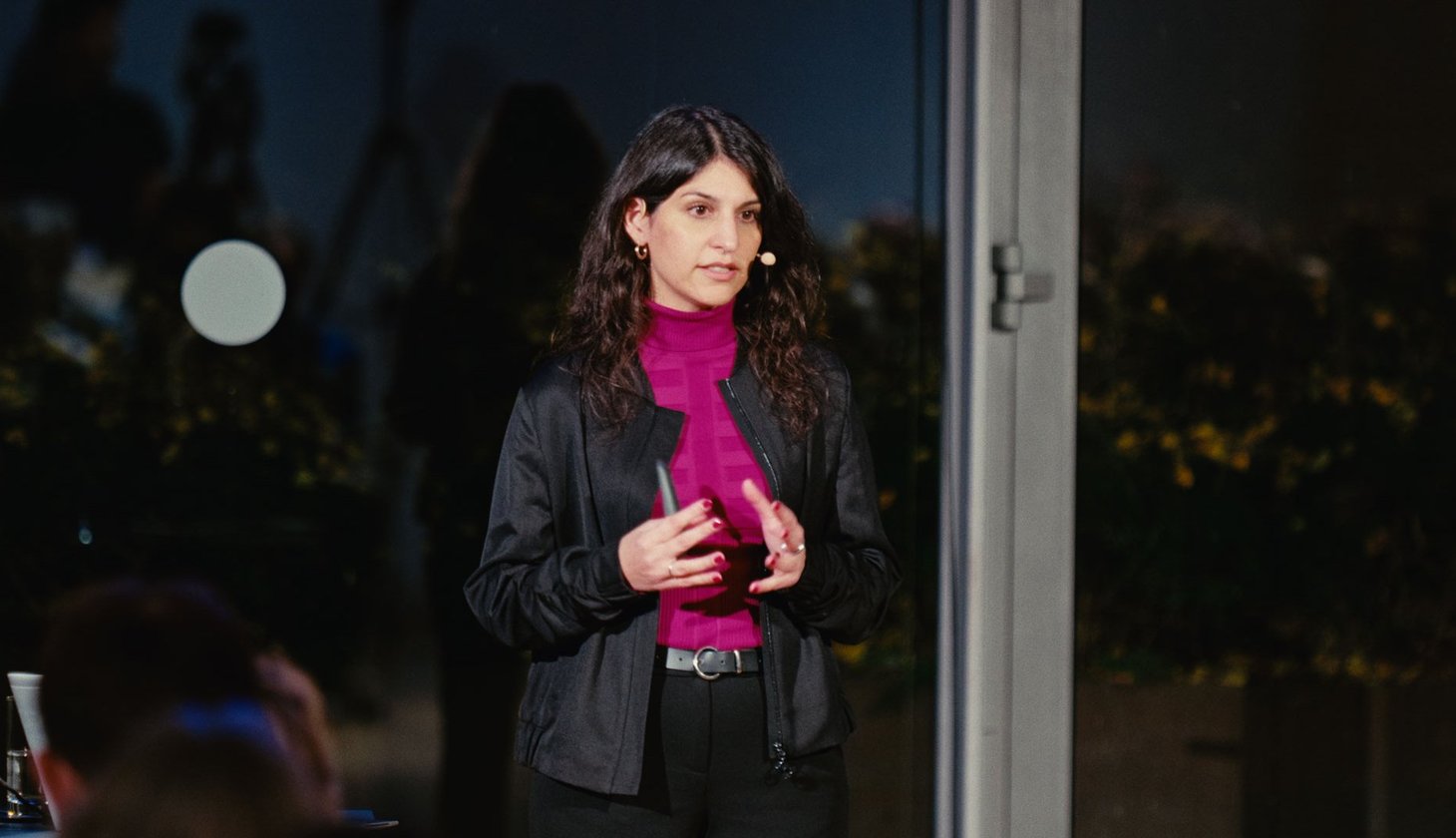 Zamina Ahmad hält einen Vortrag bei Austausch mit Abendbrot 2025