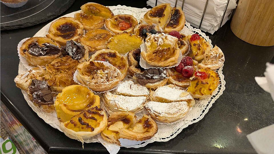 Mehrere Pastéis de Nata