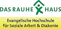 Logo des Rauhen Hauses mit dem Schriftzug „Das Rauhe Haus“ in grün und einem stilisierten Haus-Symbol. Darunter steht gelb hinterlegt „Evangelische Hochschule für Soziale Arbeit & Diakonie“.